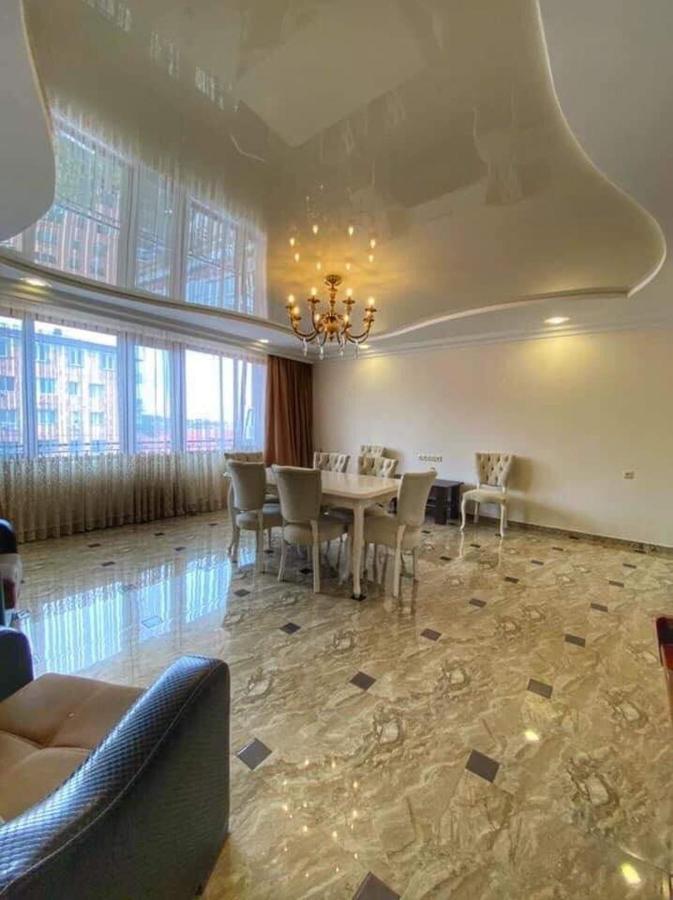 Apartment Dolphin Batumi Exterior foto
