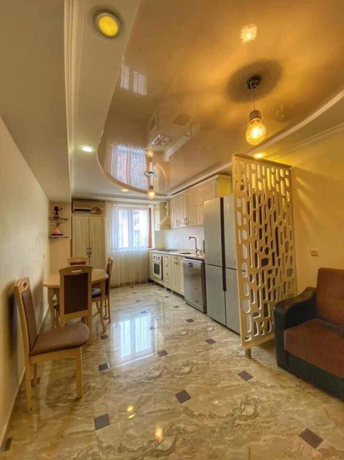 Apartment Dolphin Batumi Exterior foto